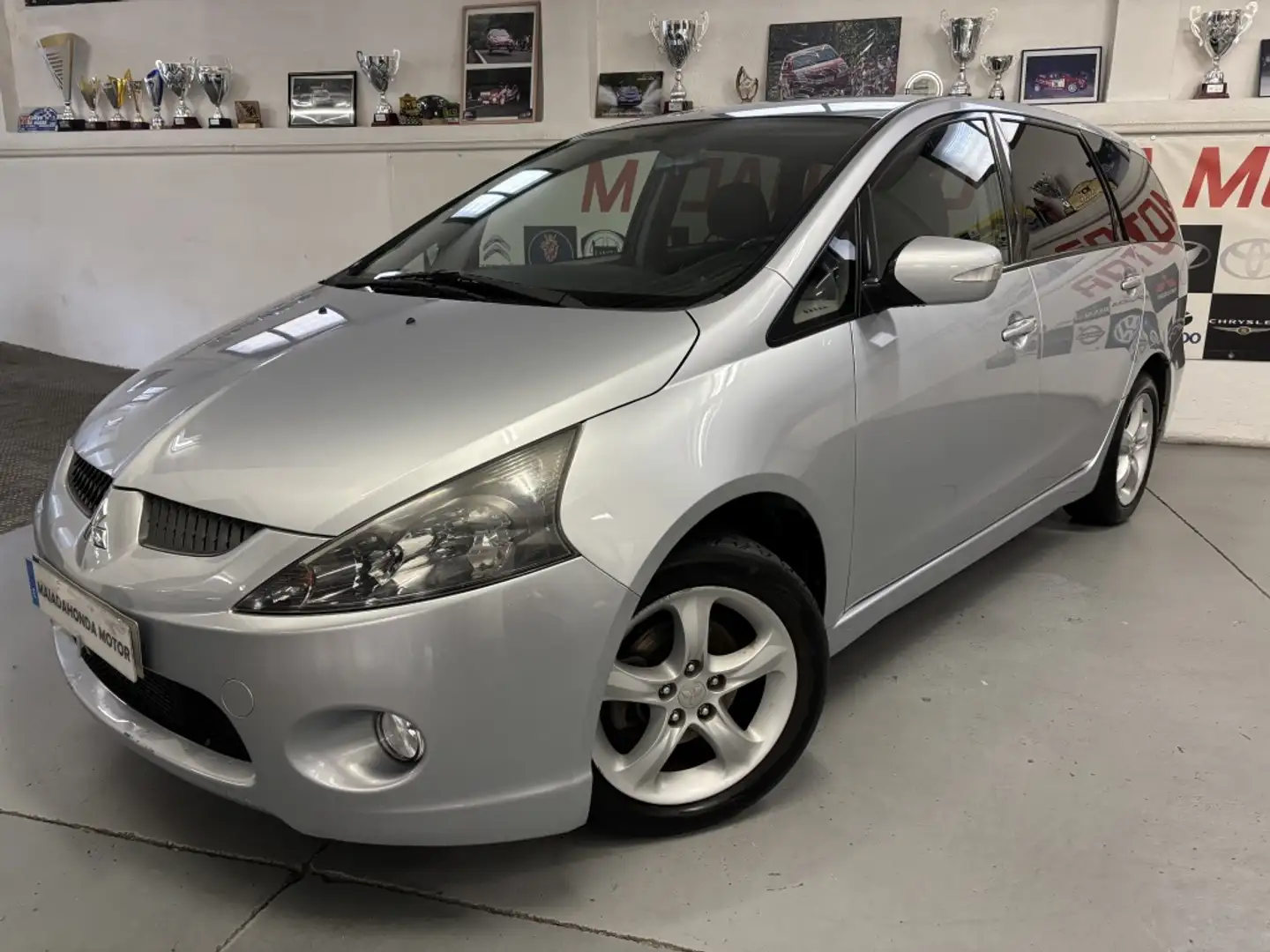 Mitsubishi Grandis 2.0DI-D Intense Plateado - 1