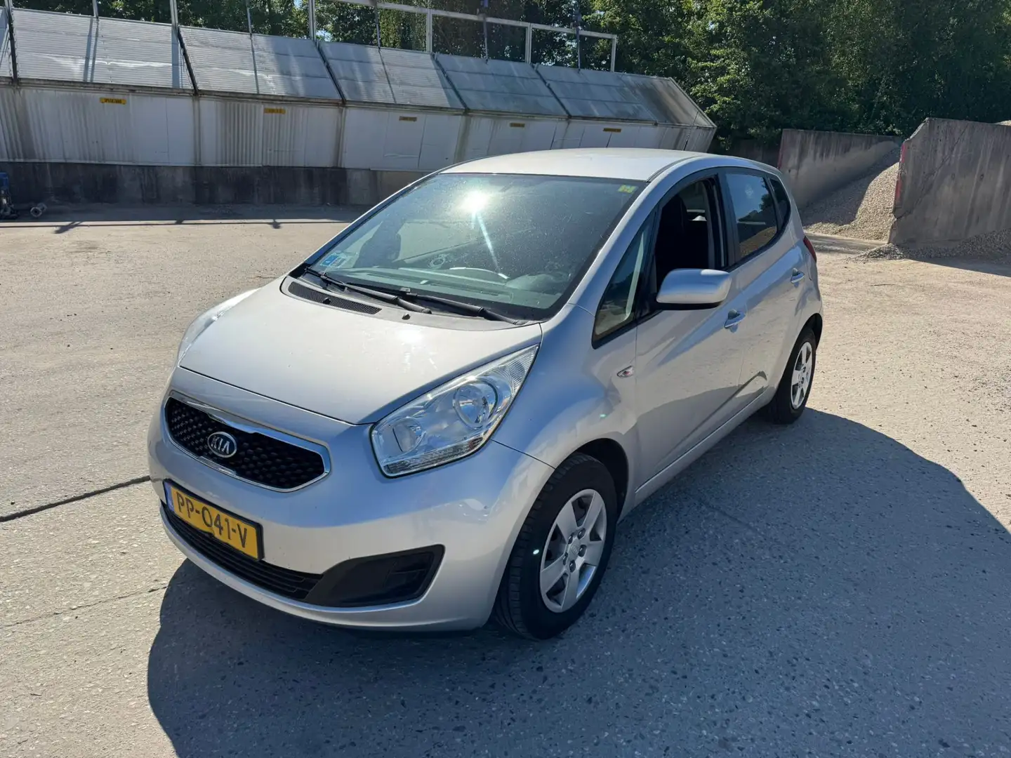 Kia Venga 1.4 CRDi Super Pack Šedá - 1