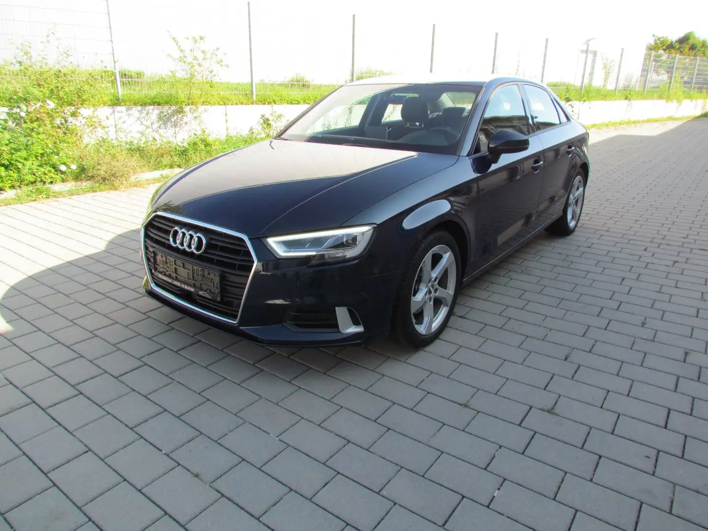 Audi A3 Limousine 35 TFSI sport/ACC/Sitzheizung/MMI Blau - 1