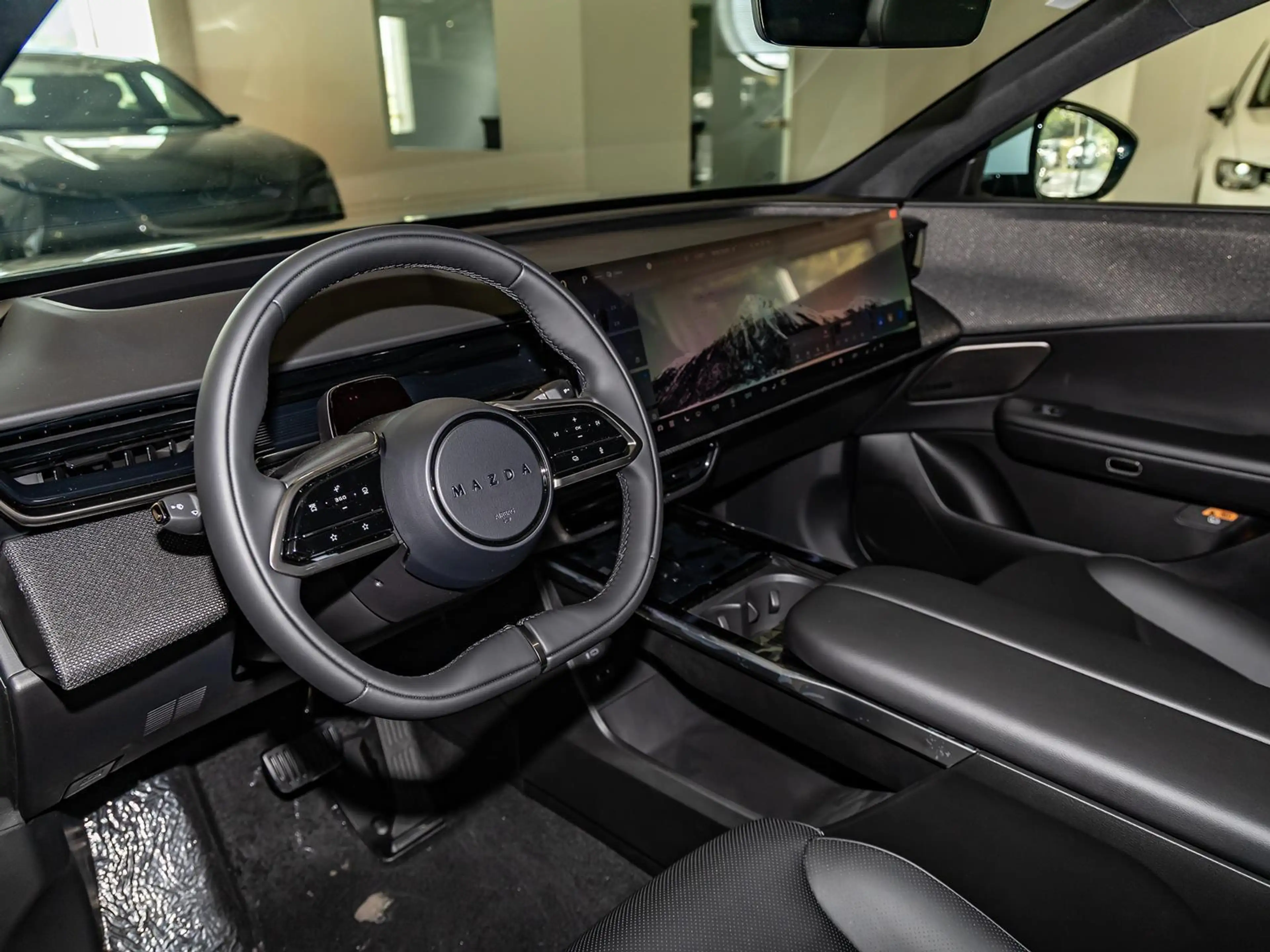 Mazda CX-6e EV Takumi Pano TWA 360° SHZ KHZ BT HUD — photo 15
