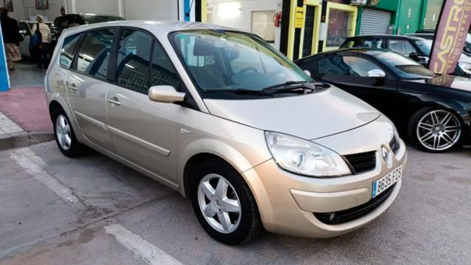Renault Grand Scenic 1.5DCI Dynamique Amarillo - 1