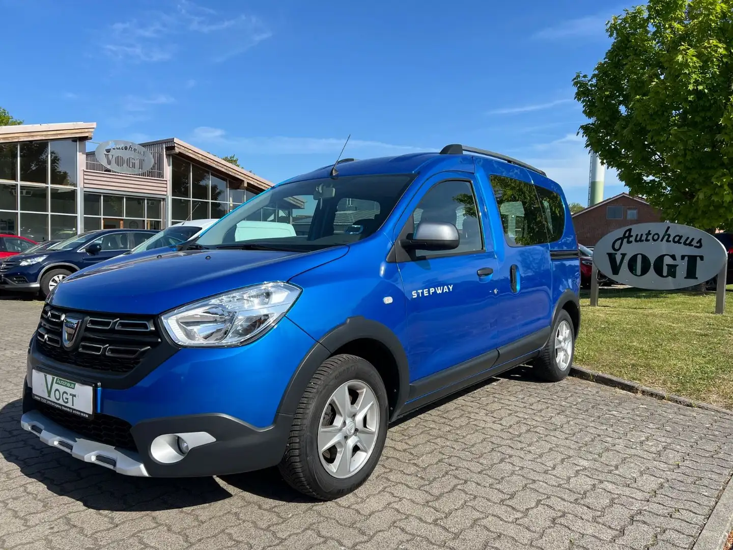 Dacia Dokker Stepway Pro 1.3 SHZ/TEMP/AHK/NAVI/KAMERA Blau - 1