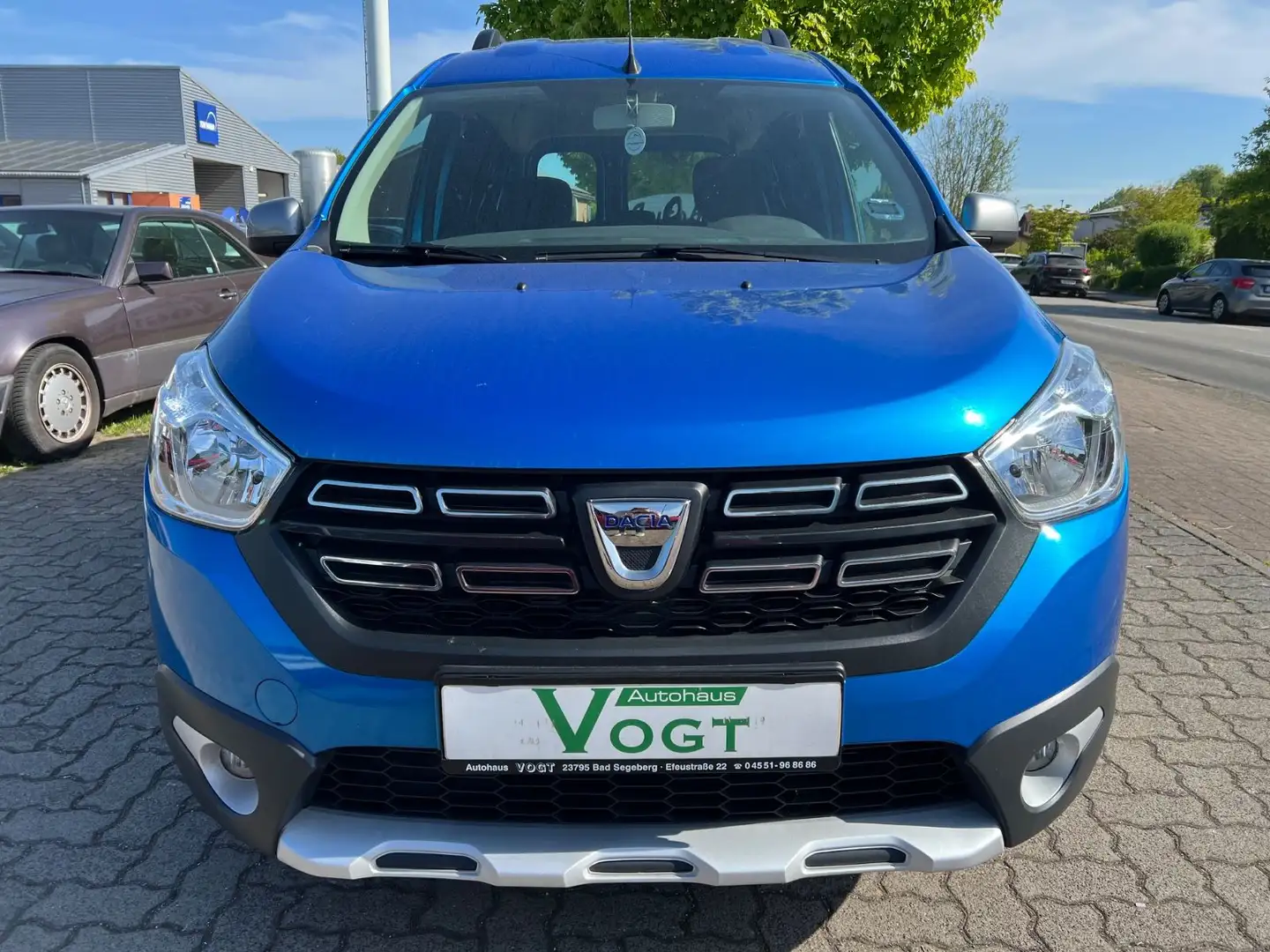 Dacia Dokker Stepway Pro 1.3 SHZ/TEMP/AHK/NAVI/KAMERA Blau - 2