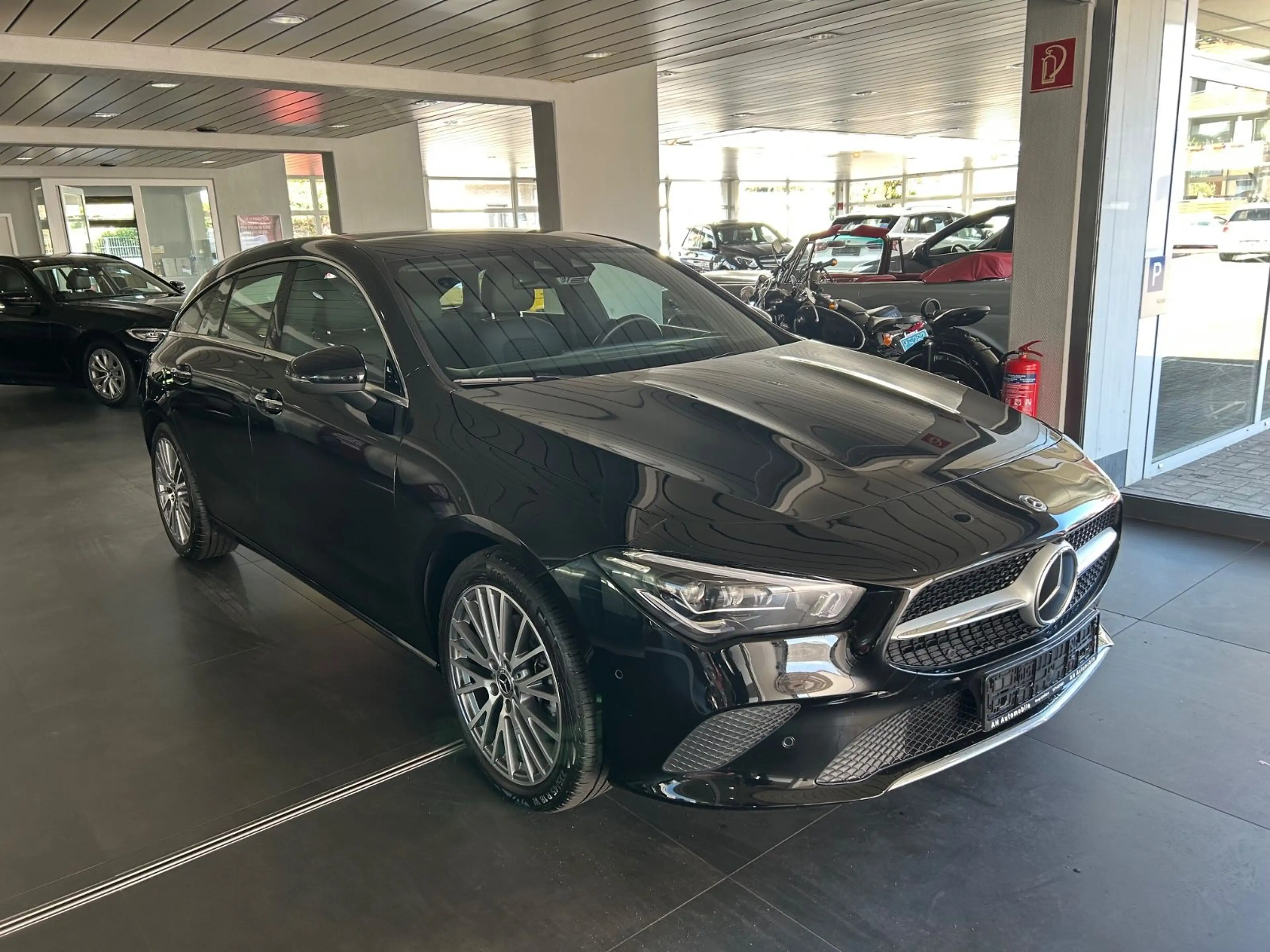 Mercedes-Benz CLA 200 CLA200 Shootig Automatik Navi Leder LED 43000km — photo 3