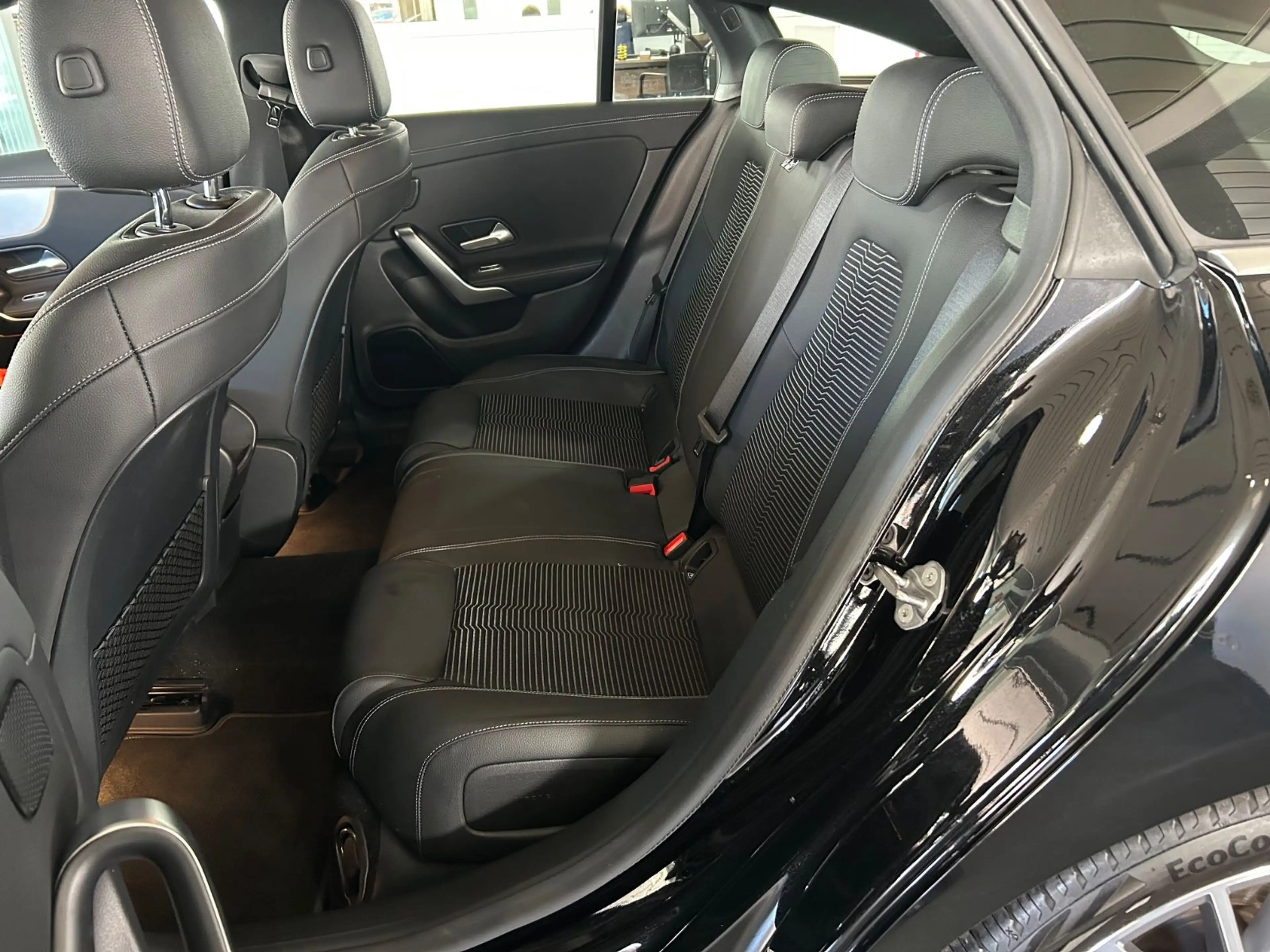Mercedes-Benz CLA 200 CLA200 Shootig Automatik Navi Leder LED 43000km — photo 7