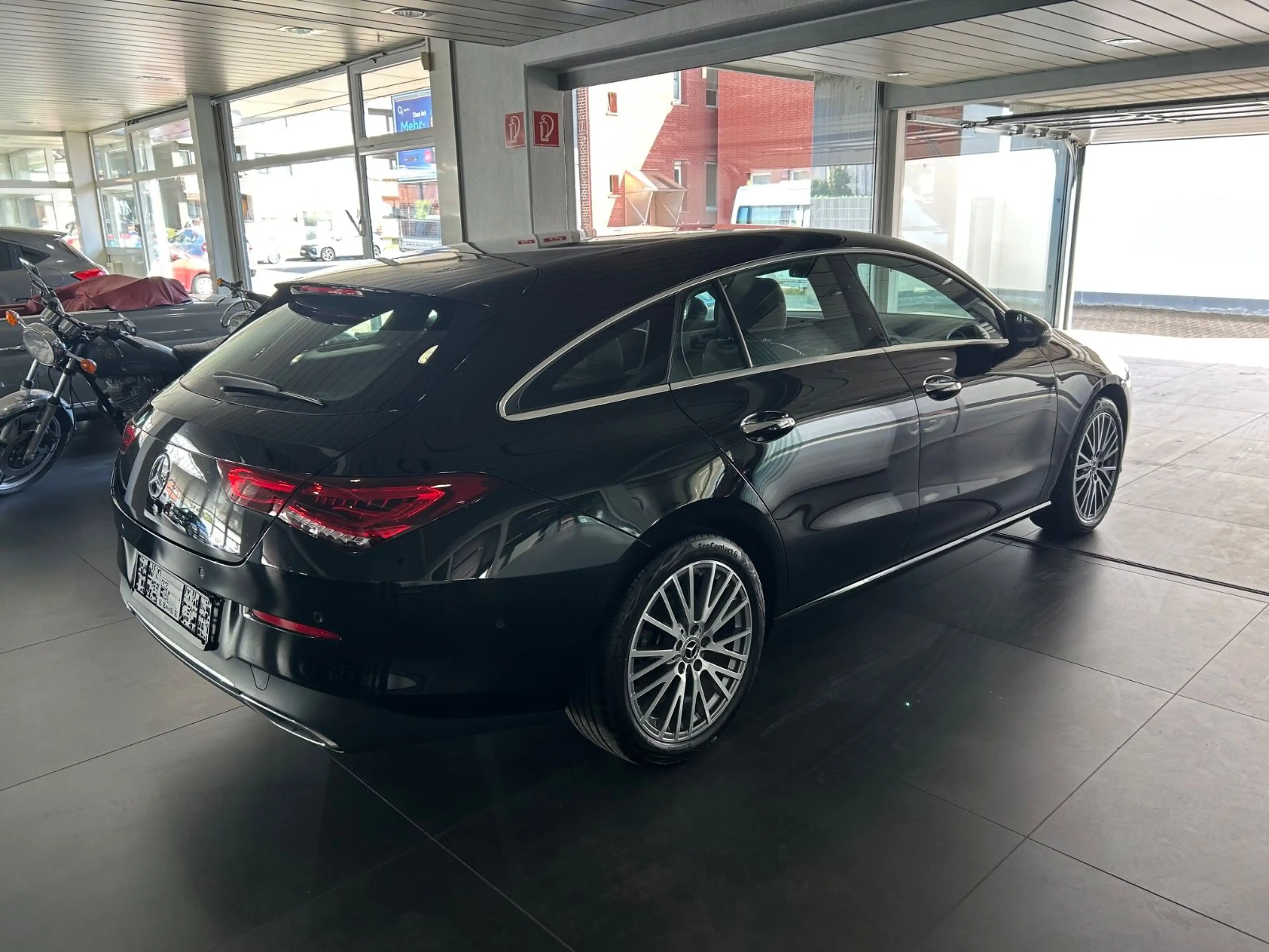 Mercedes-Benz CLA 200 CLA200 Shootig Automatik Navi Leder LED 43000km — photo 4