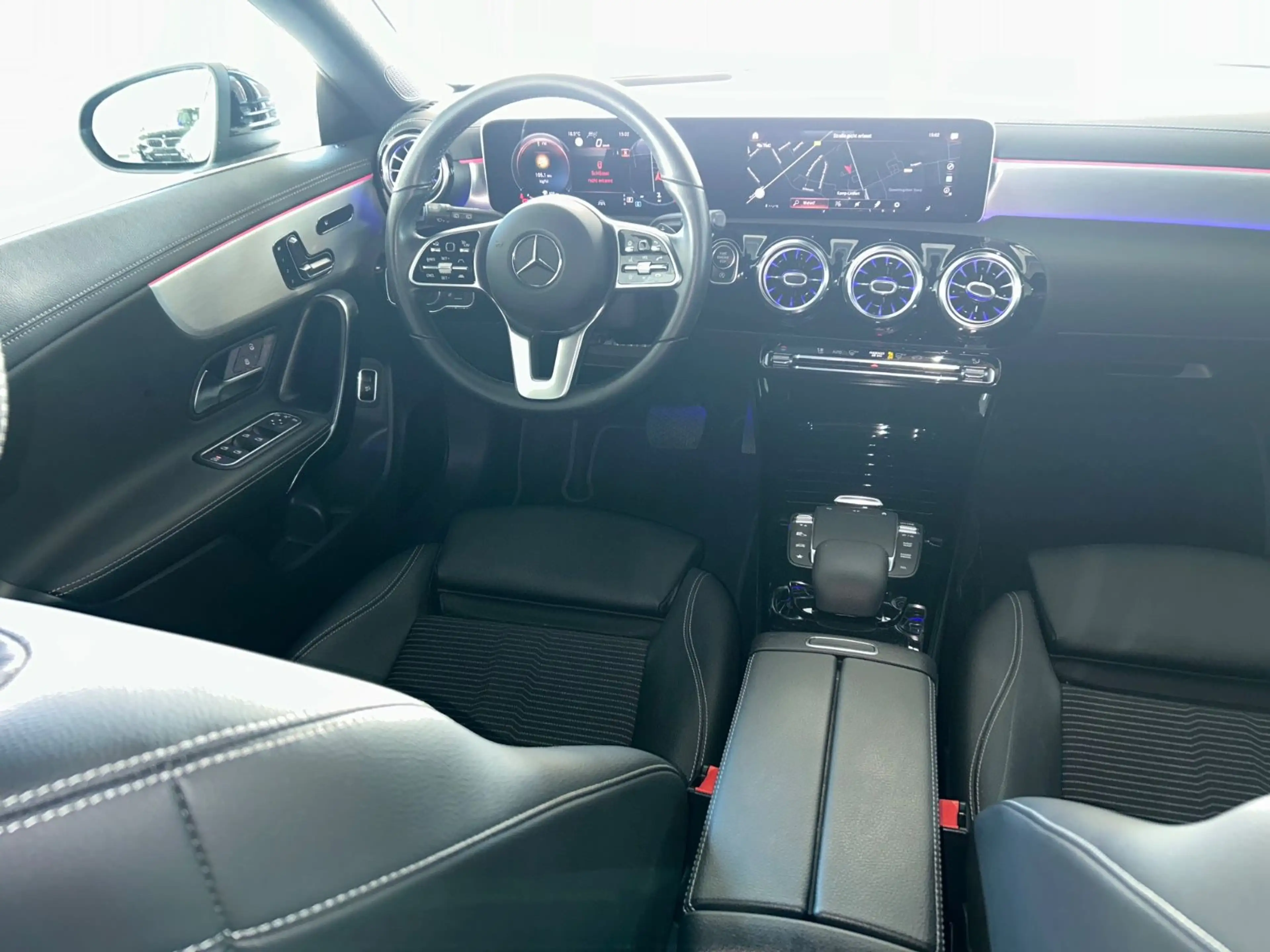 Mercedes-Benz CLA 200 CLA200 Shootig Automatik Navi Leder LED 43000km — photo 9