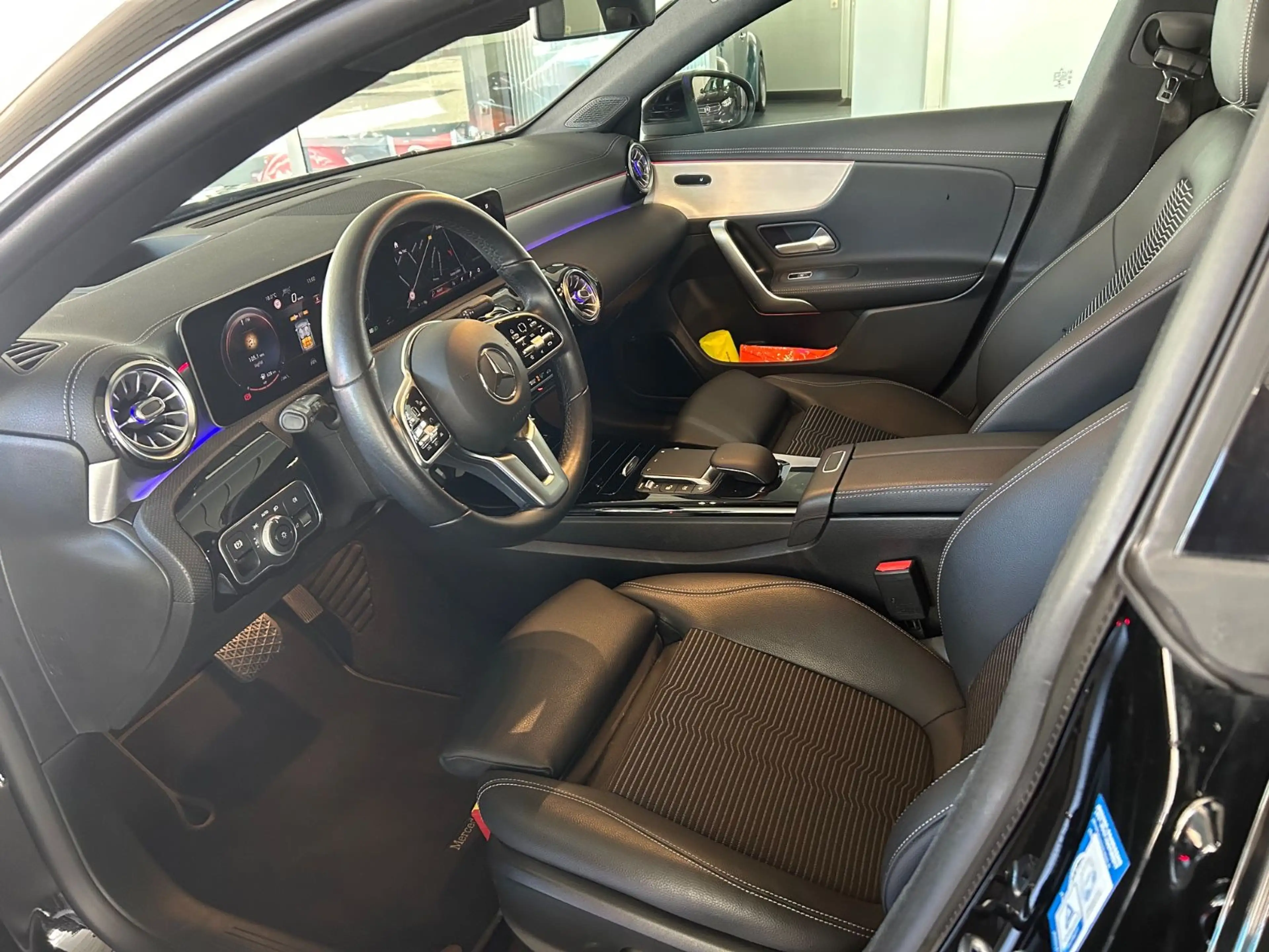 Mercedes-Benz CLA 200 CLA200 Shootig Automatik Navi Leder LED 43000km — photo 8