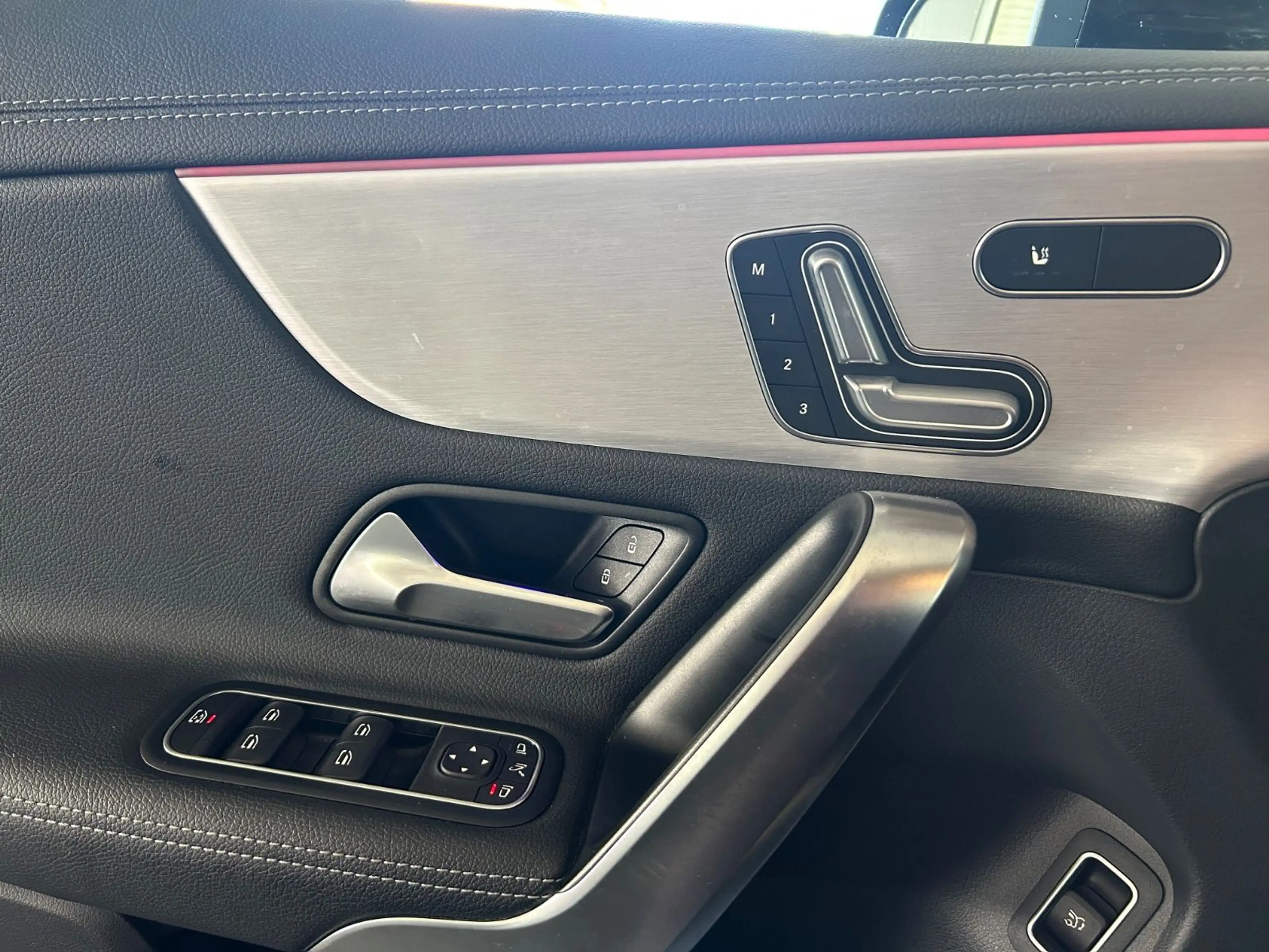Mercedes-Benz CLA 200 CLA200 Shootig Automatik Navi Leder LED 43000km — photo 15