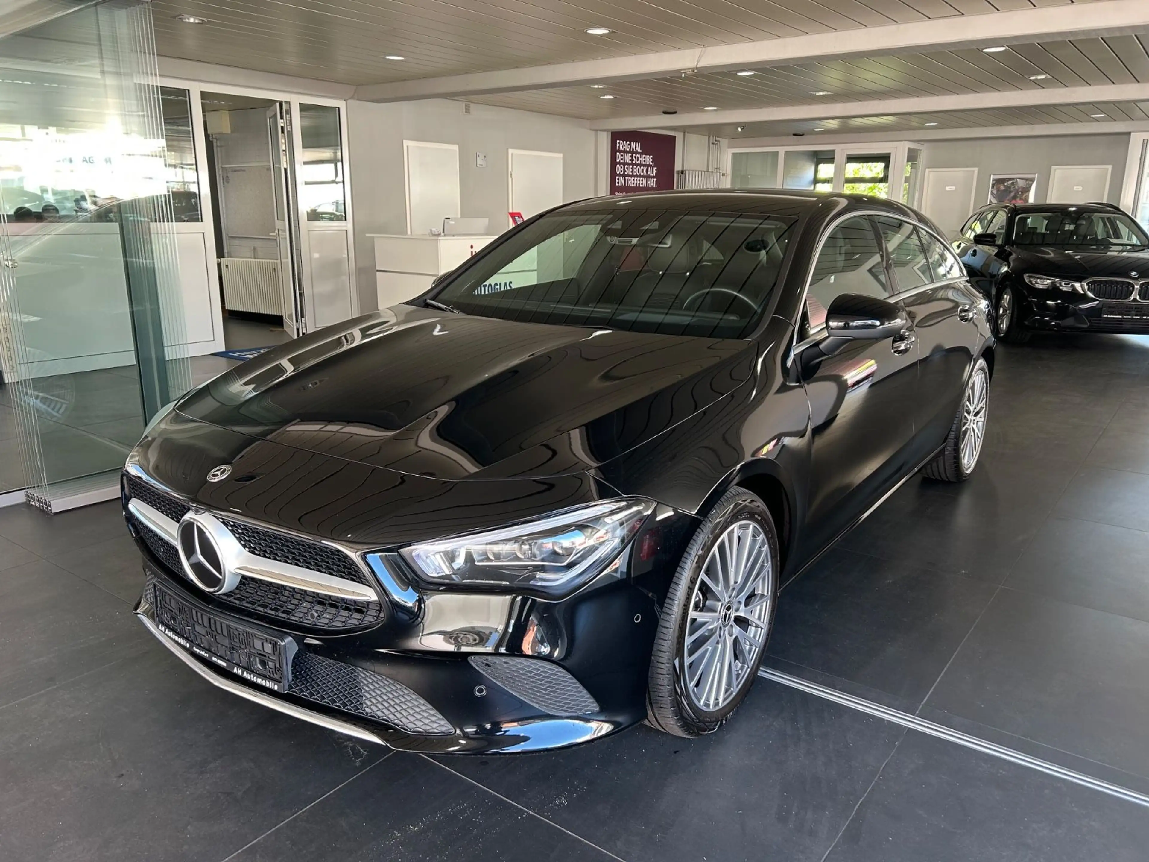 Mercedes-Benz CLA 200 CLA200 Shootig Automatik Navi Leder LED 43000km