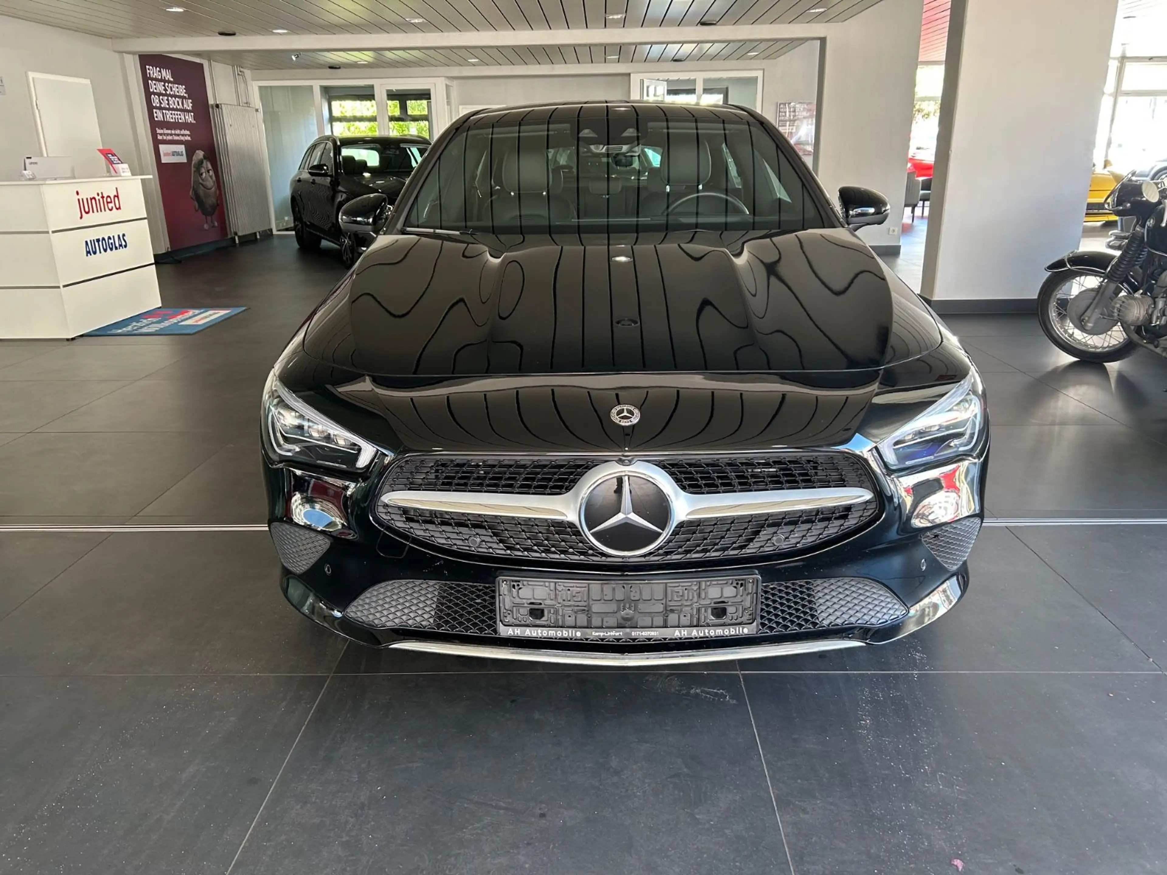 Mercedes-Benz CLA 200 CLA200 Shootig Automatik Navi Leder LED 43000km — photo 2
