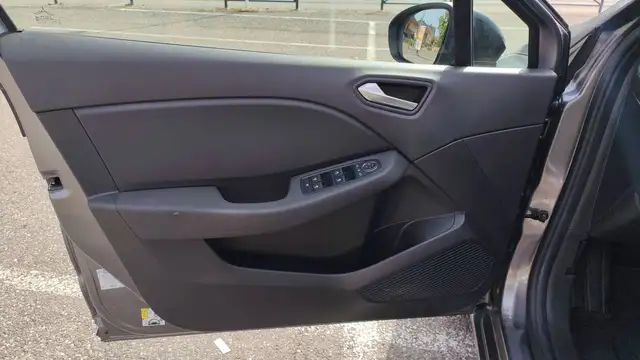 Renault Clio view 7