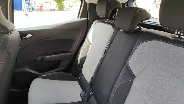 Renault Clio view 9