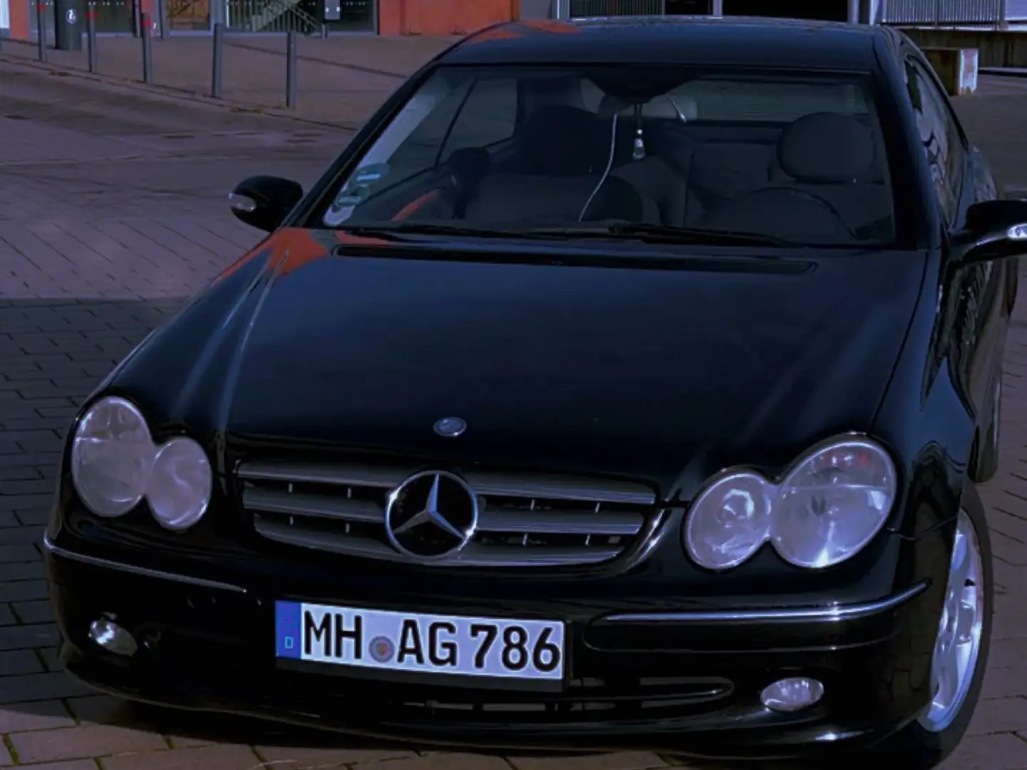 Mercedes-Benz CLK 200 Coupe CGI Elegance crna - 1