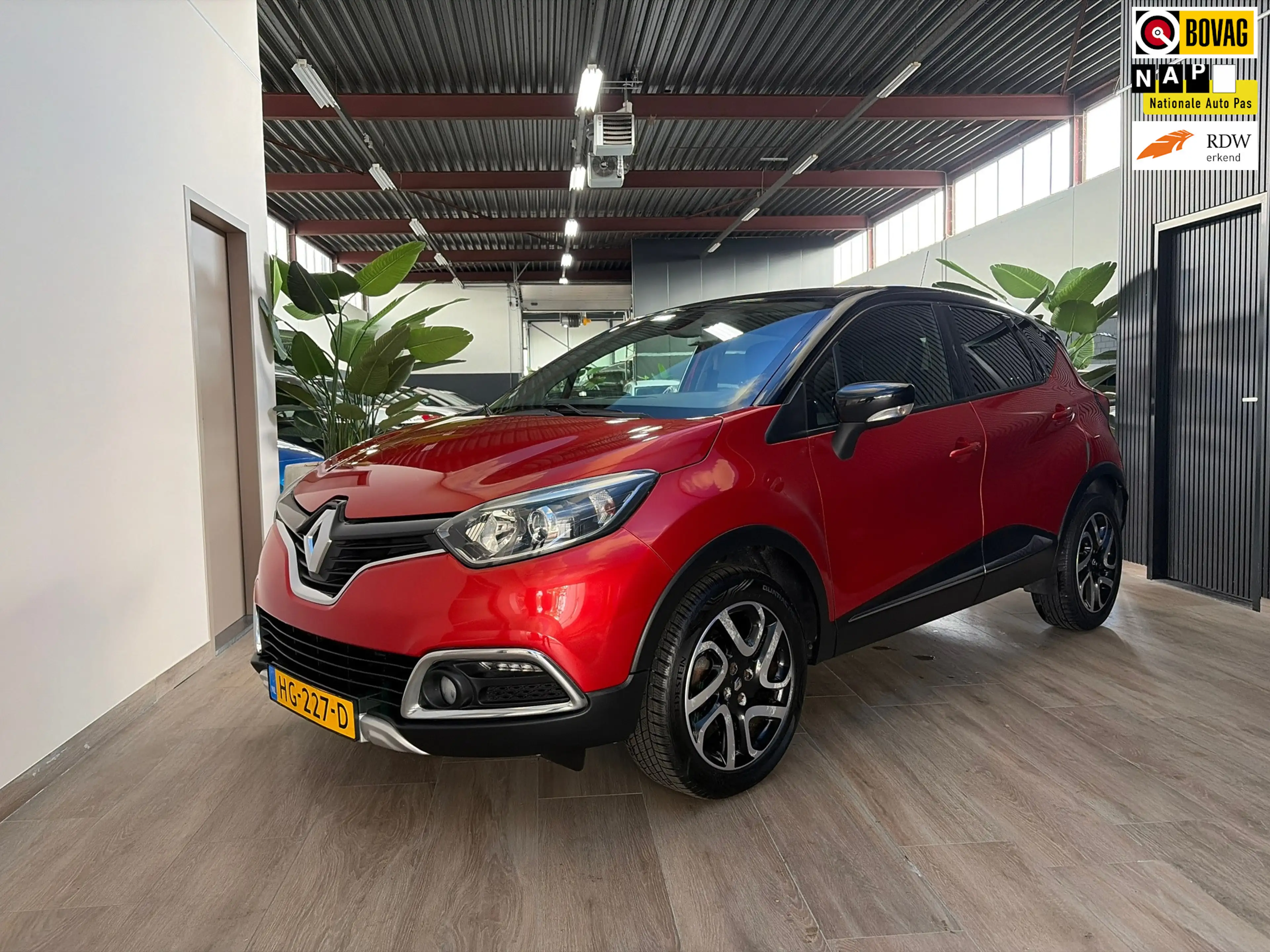 Renault Captur 0.9 TCe Xmod, Leder,camera,Stoelverw,navigatie,key