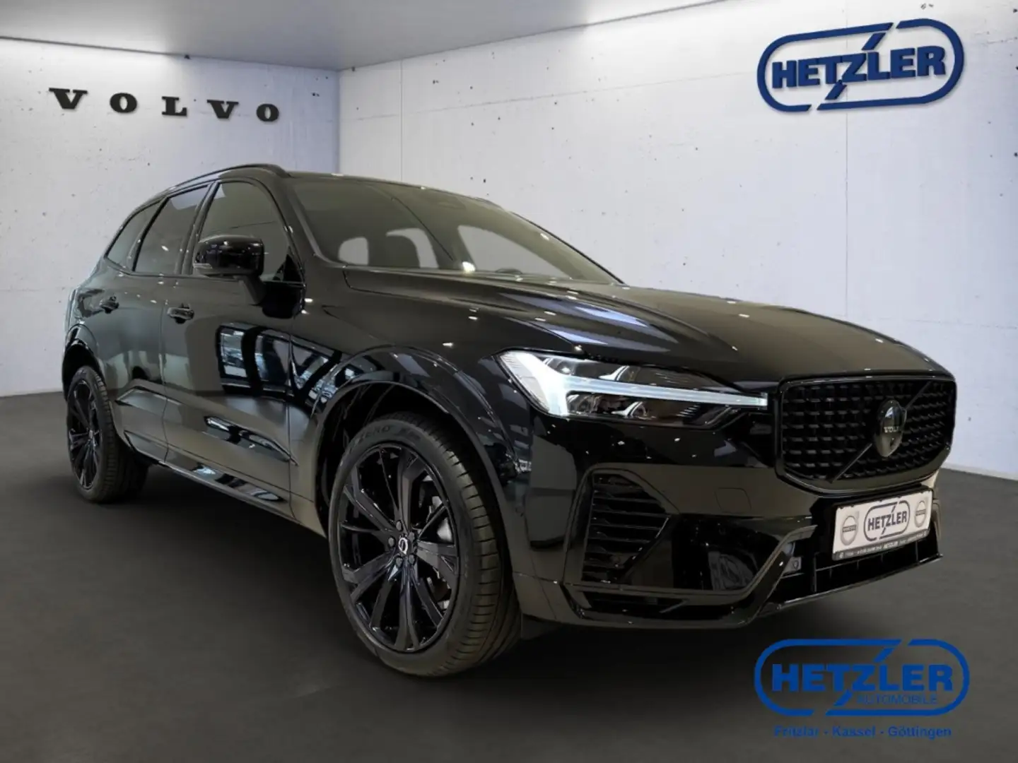 Volvo XC60 Plus Black Edition Recharge Plug-In Hybrid AWD T6 Černá - 2