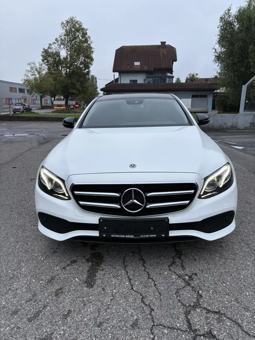 Mercedes-Benz E 220 d 9G-TRONIC Exclusive Widescreen night-edition - 1