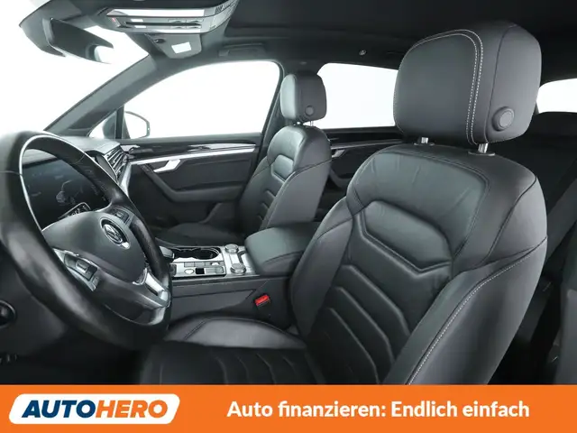 Volkswagen Touareg view 10