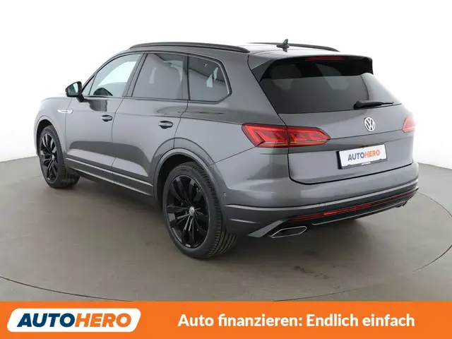 Volkswagen Touareg view 4