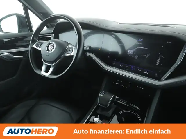 Volkswagen Touareg view 13