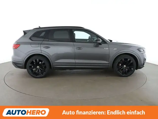 Volkswagen Touareg view 7