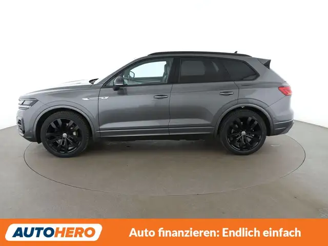 Volkswagen Touareg view 3