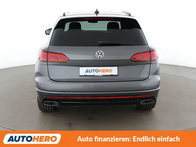 Volkswagen Touareg view 5