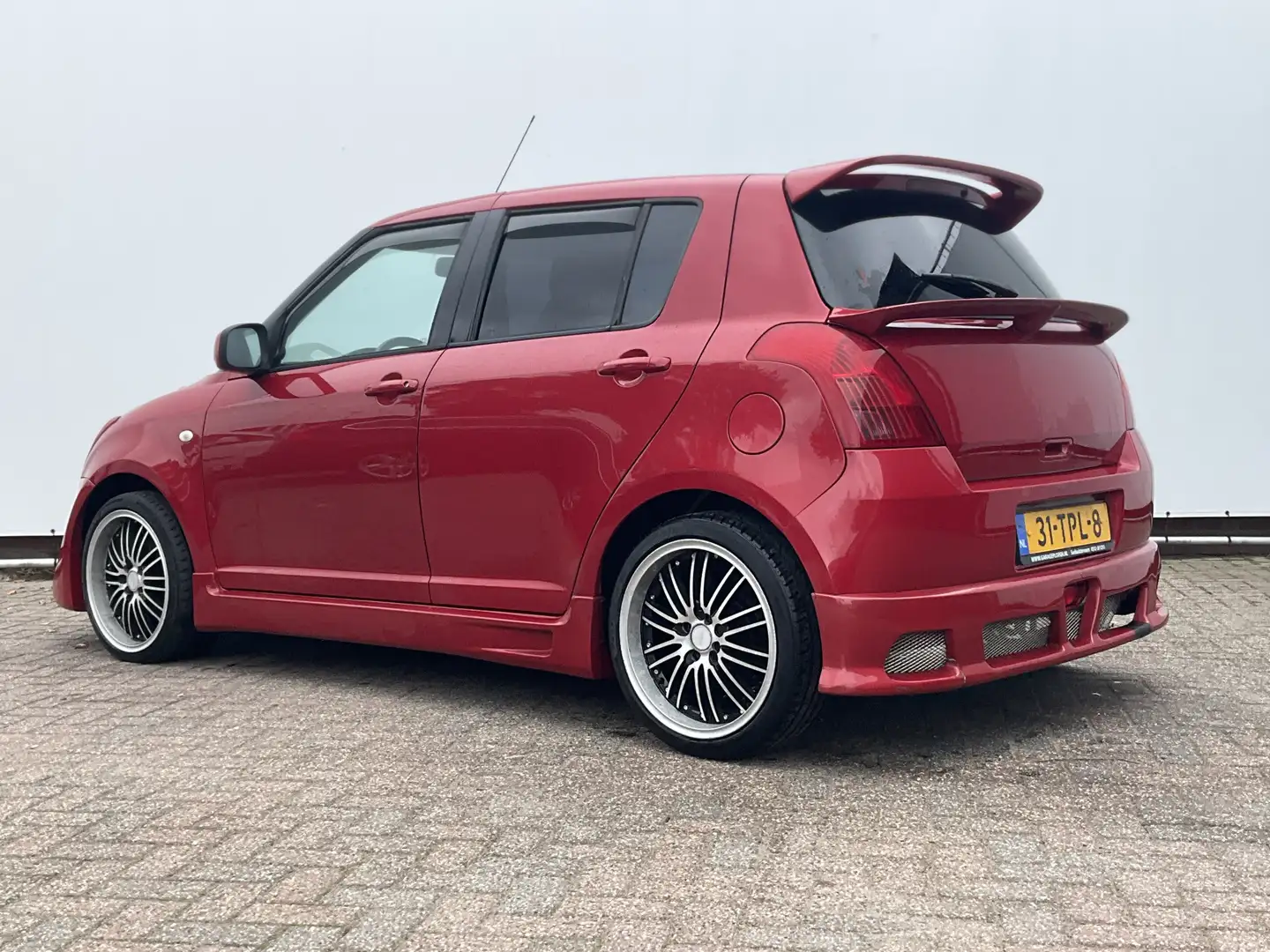 Suzuki Swift 1.3 Red Chili Vibe Airco Body-Kit Uniek UITSTRALIN Rojo - 2