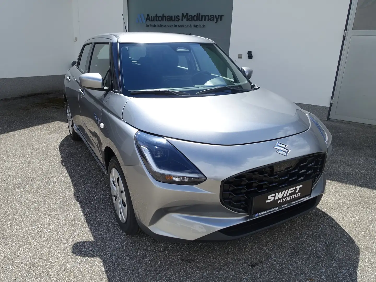 Suzuki Swift 1,2 Hybrid clear Silber - 1