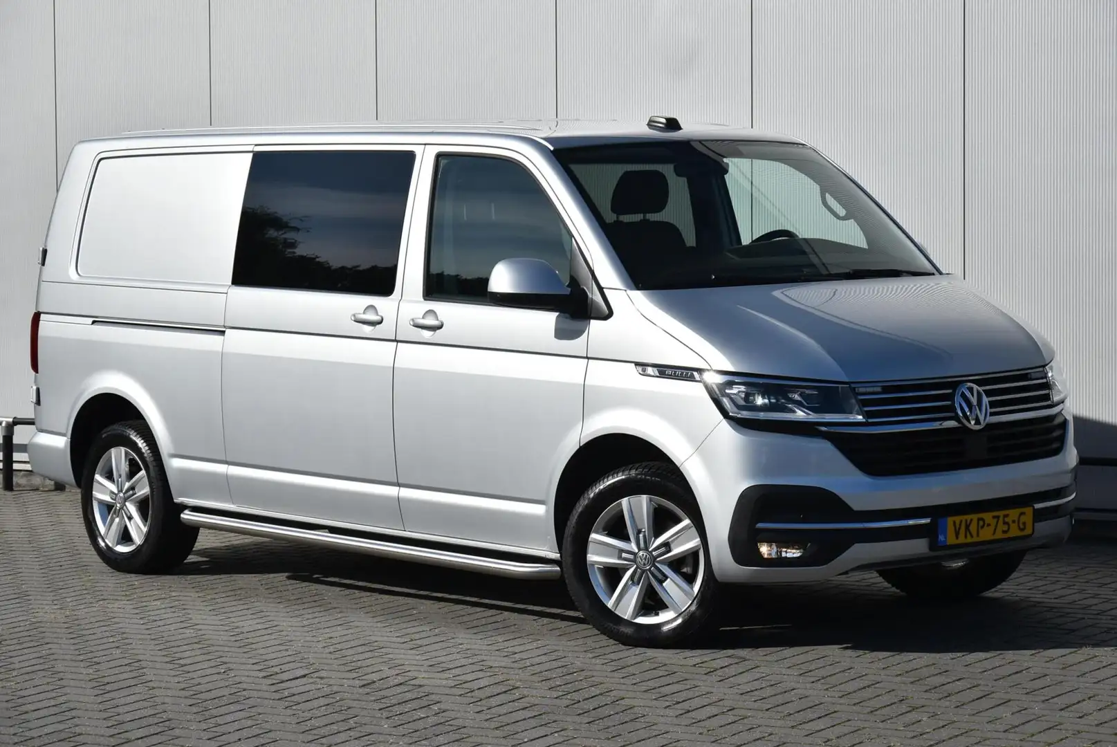 Volkswagen T6.1 Transporter 2.0 TDI L2H1 Aut. Bulli DC Camera NAP Silber - 1