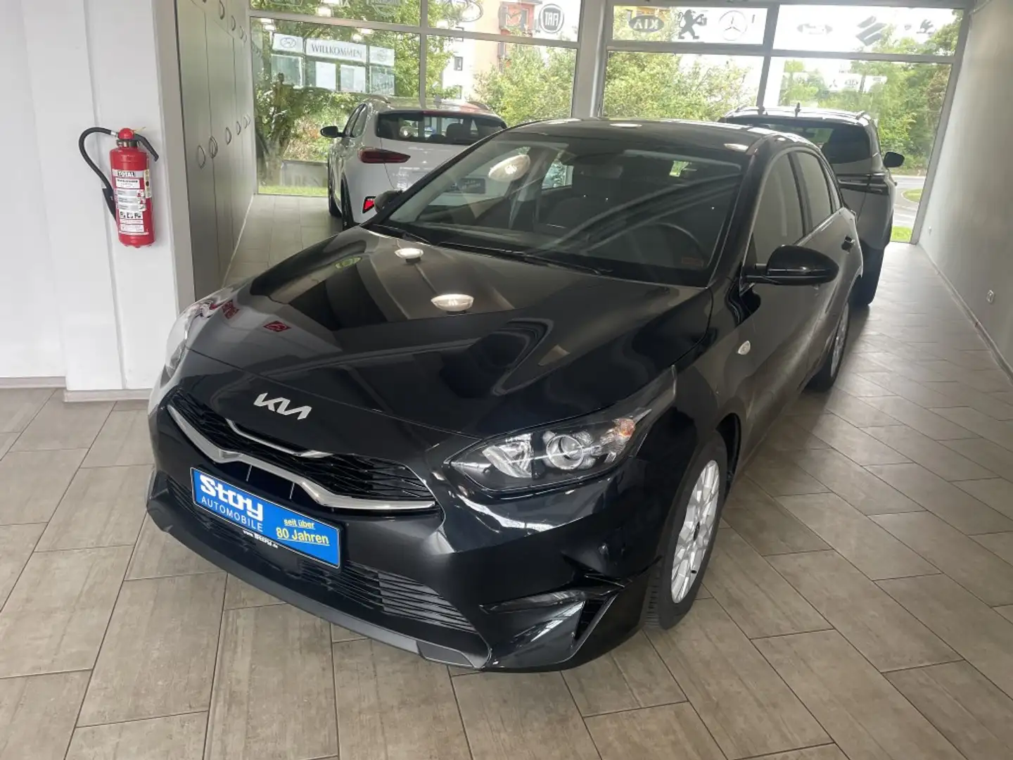 Kia Ceed / cee'd 1.5 T-GDI DCT Navi SHZ PDC Klimaauto Schwarz - 1