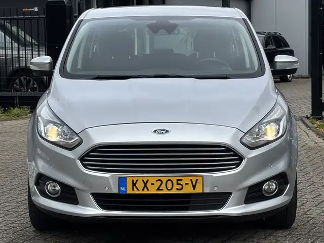 Ford S-Max view 2