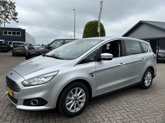 Ford S-Max view 8