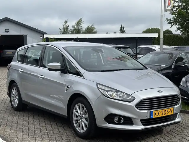 Ford S-Max view 3