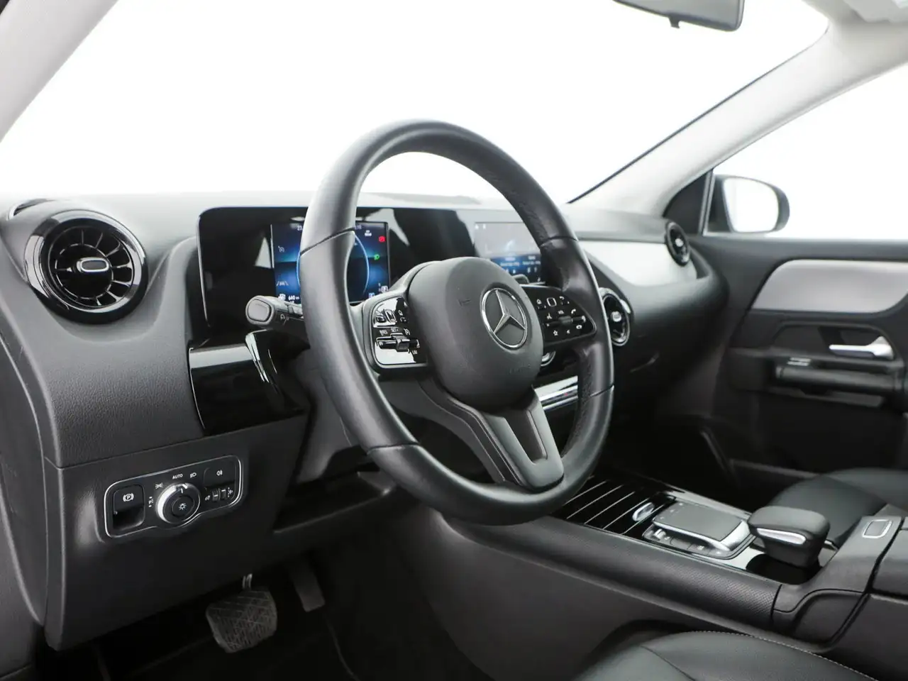 Mercedes-Benz GLA 180 180 d executive auto 11
