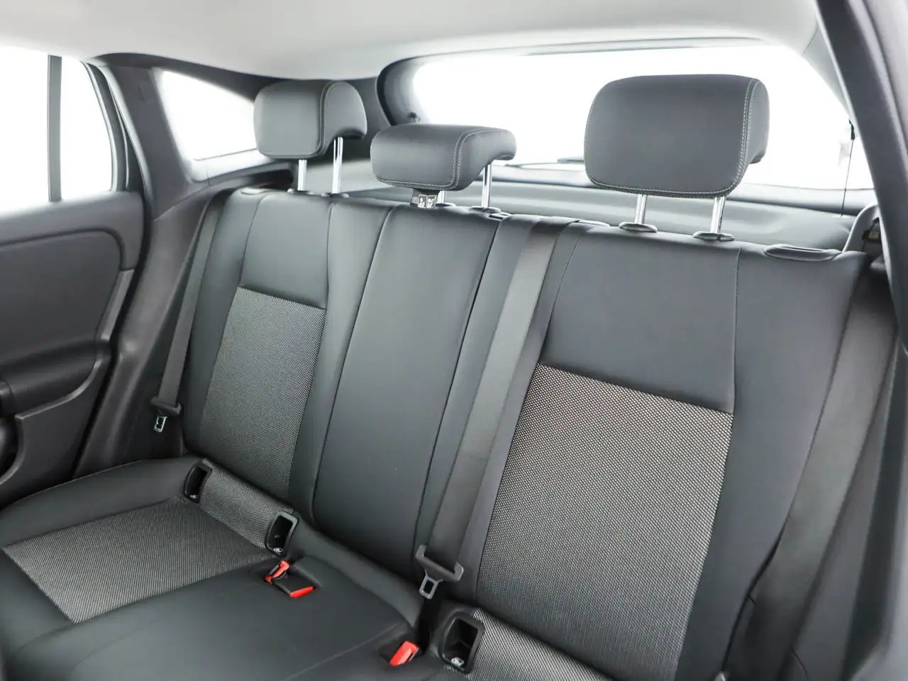 Mercedes-Benz GLA 180 180 d executive auto 14