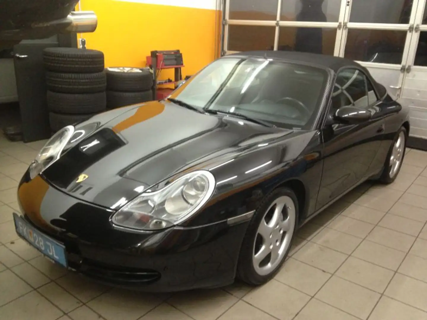 Porsche 996 911 Carrera 4 Cabrio Tiptronic Schwarz - 2
