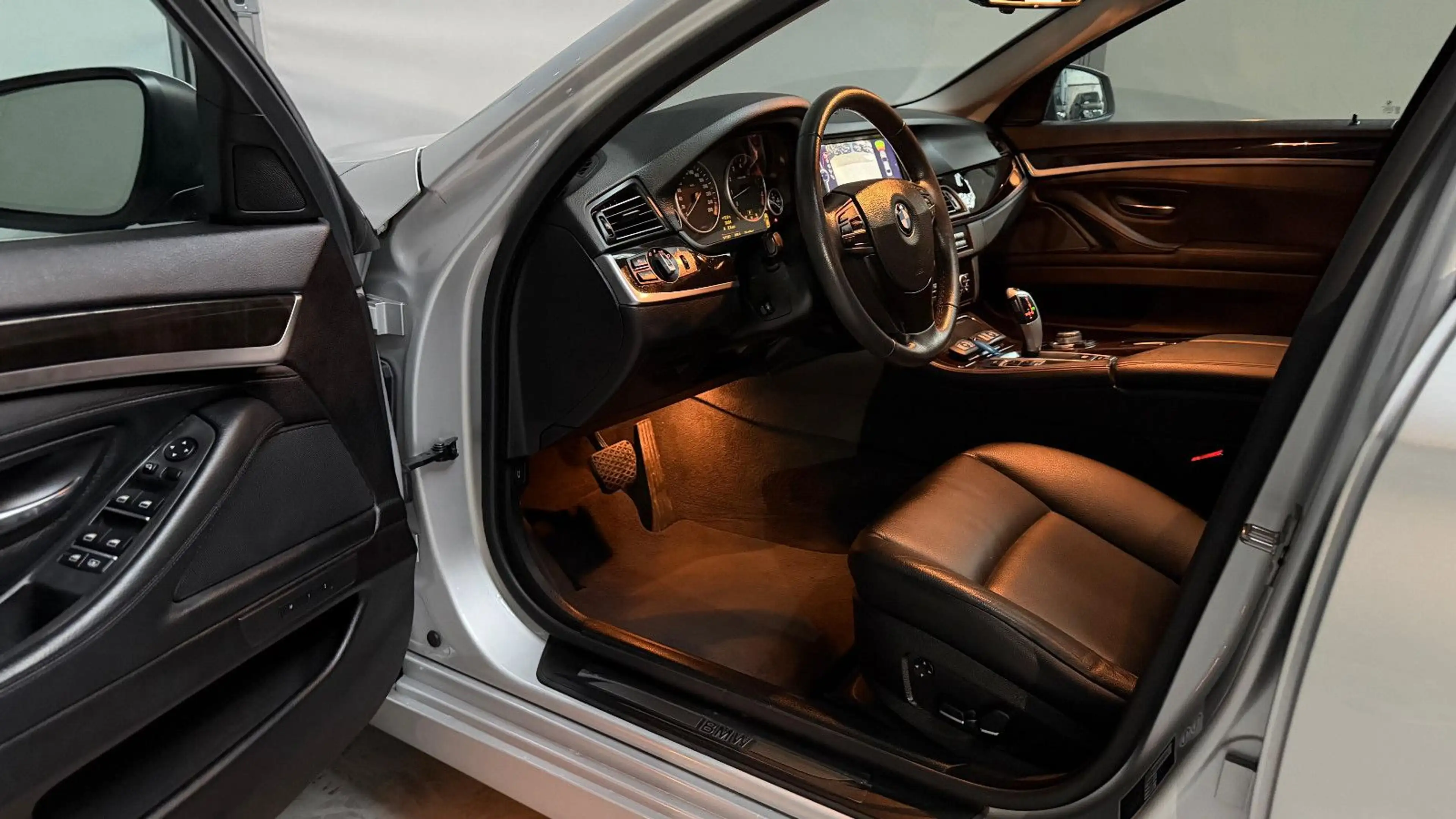 BMW 528 i 530i Leder Xenon SSD Komfortzugang Scheckhf — photo 12