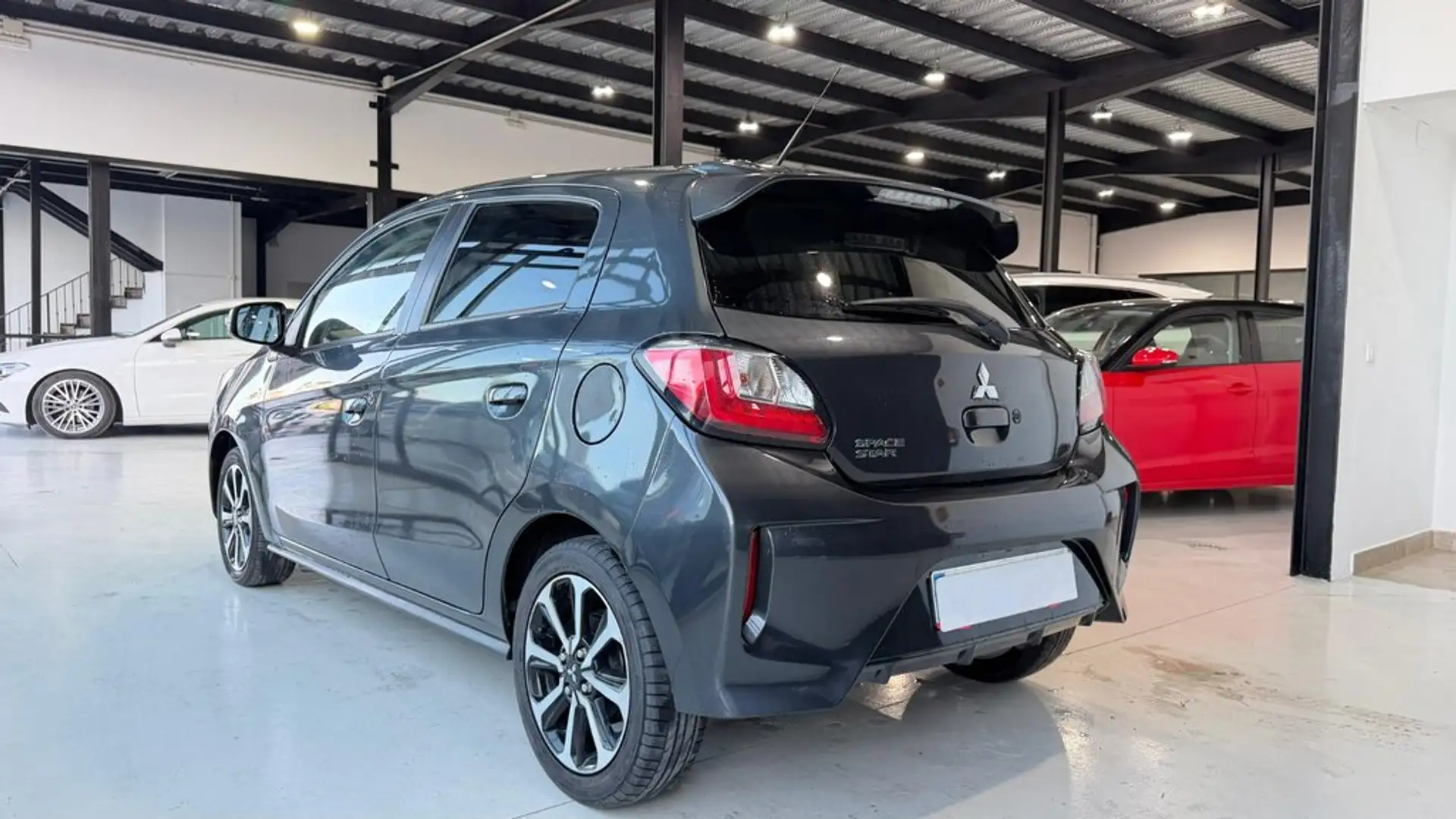 Mitsubishi Space Star 120 MPI Kaiteki Negro - 2