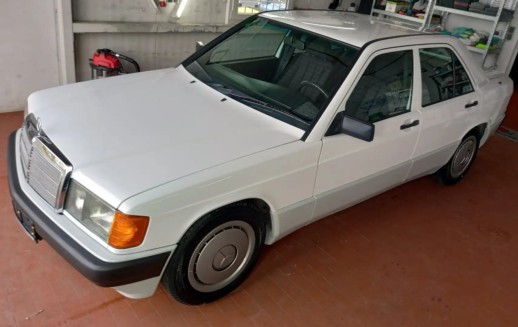 Mercedes-Benz 190 190E 5-Gang, Klima, Sammlerzustand Weiß - 2