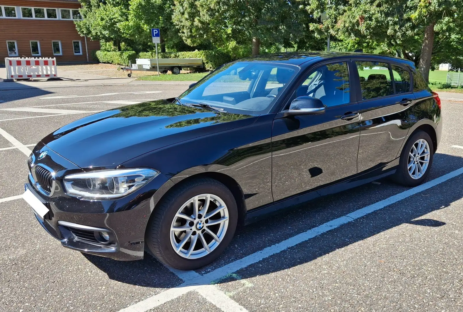 BMW 118 118d Schwarz - 1