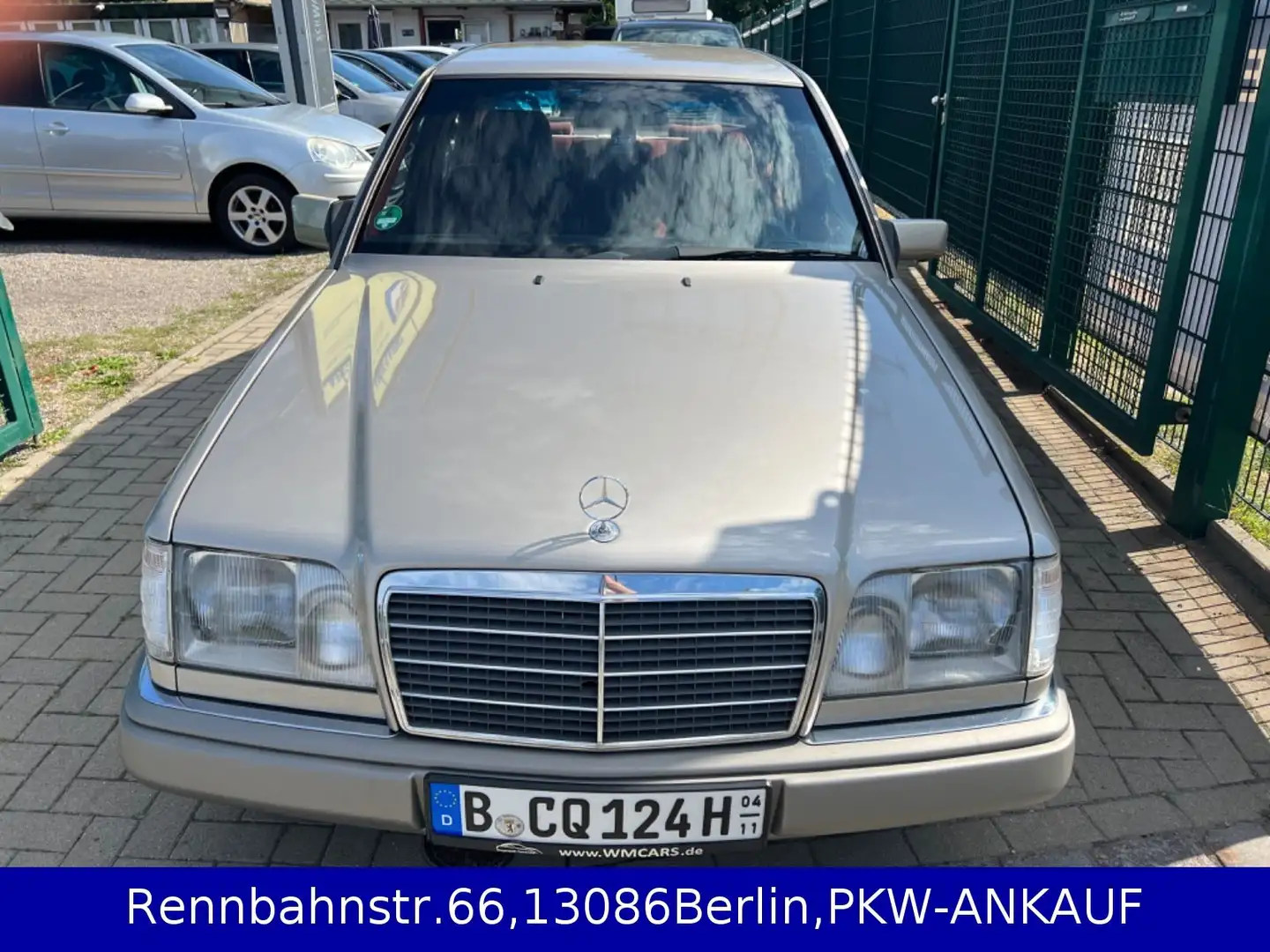 Mercedes-Benz E 200 Top Zustand !! H-Kenzeichen !! Tüv-Neu !! Gold - 2