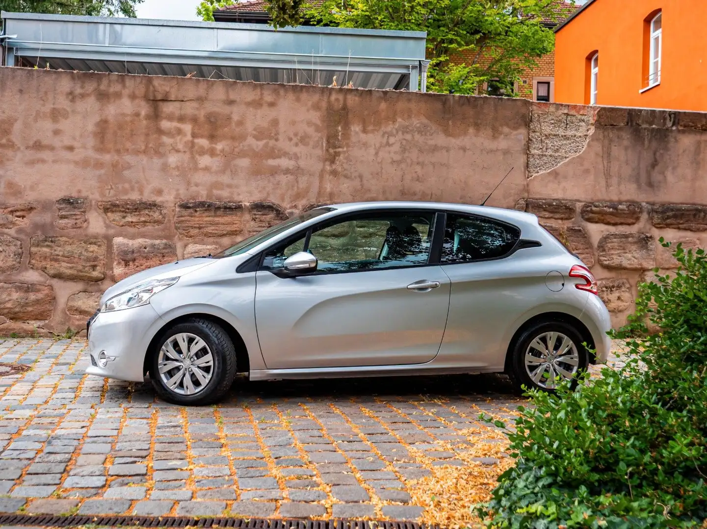 Peugeot 208 Active 2te Hand TÜV NEU KLIMA Silber - 2