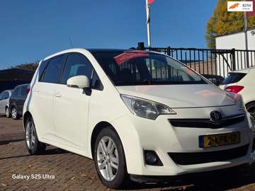 1.3 VVT-i Dynamic panorama dak achteruit camera ai