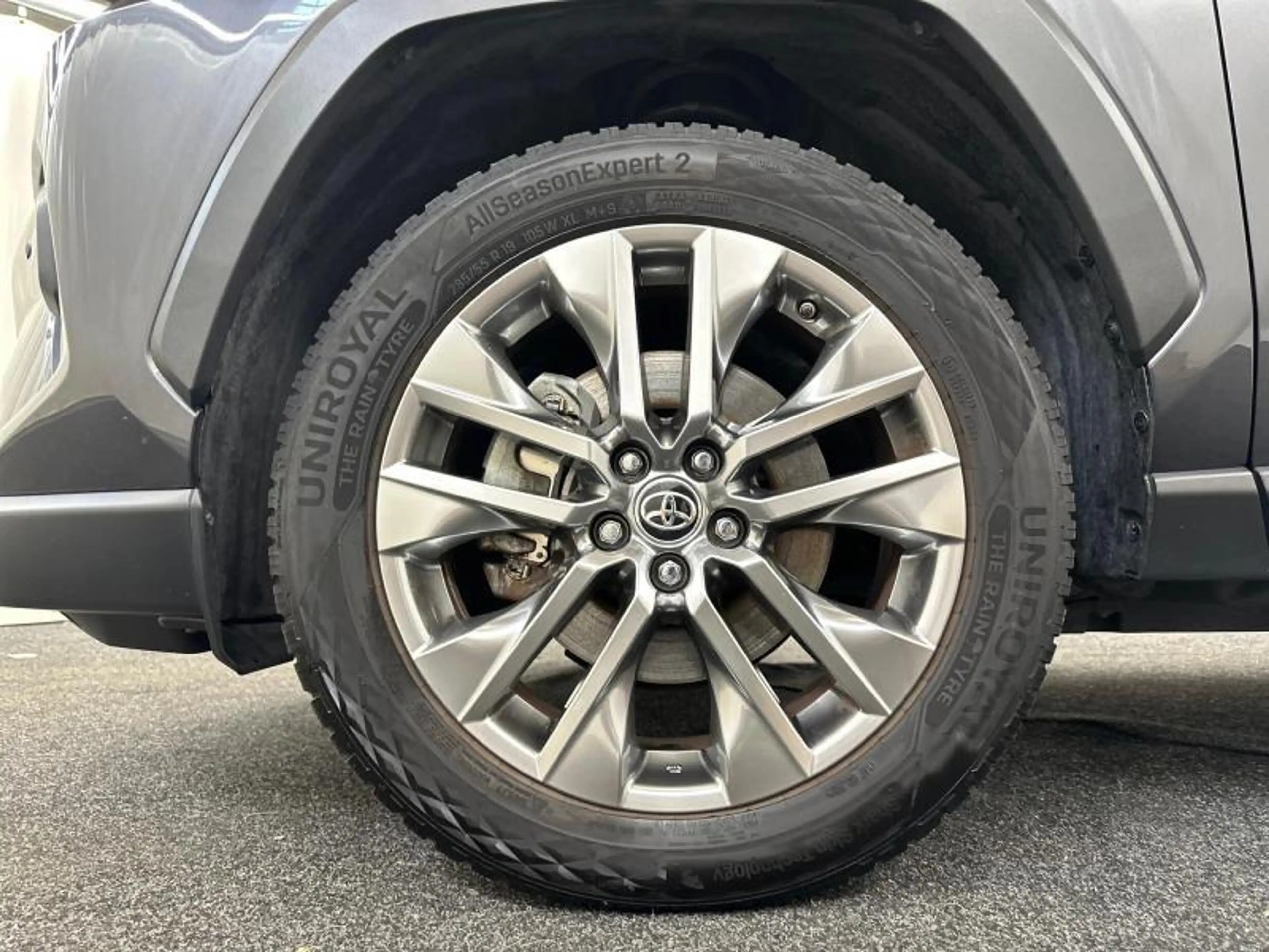 Toyota RAV 4 222hp HEV AWD Premium Plus | tow bar | winter pack — photo 13
