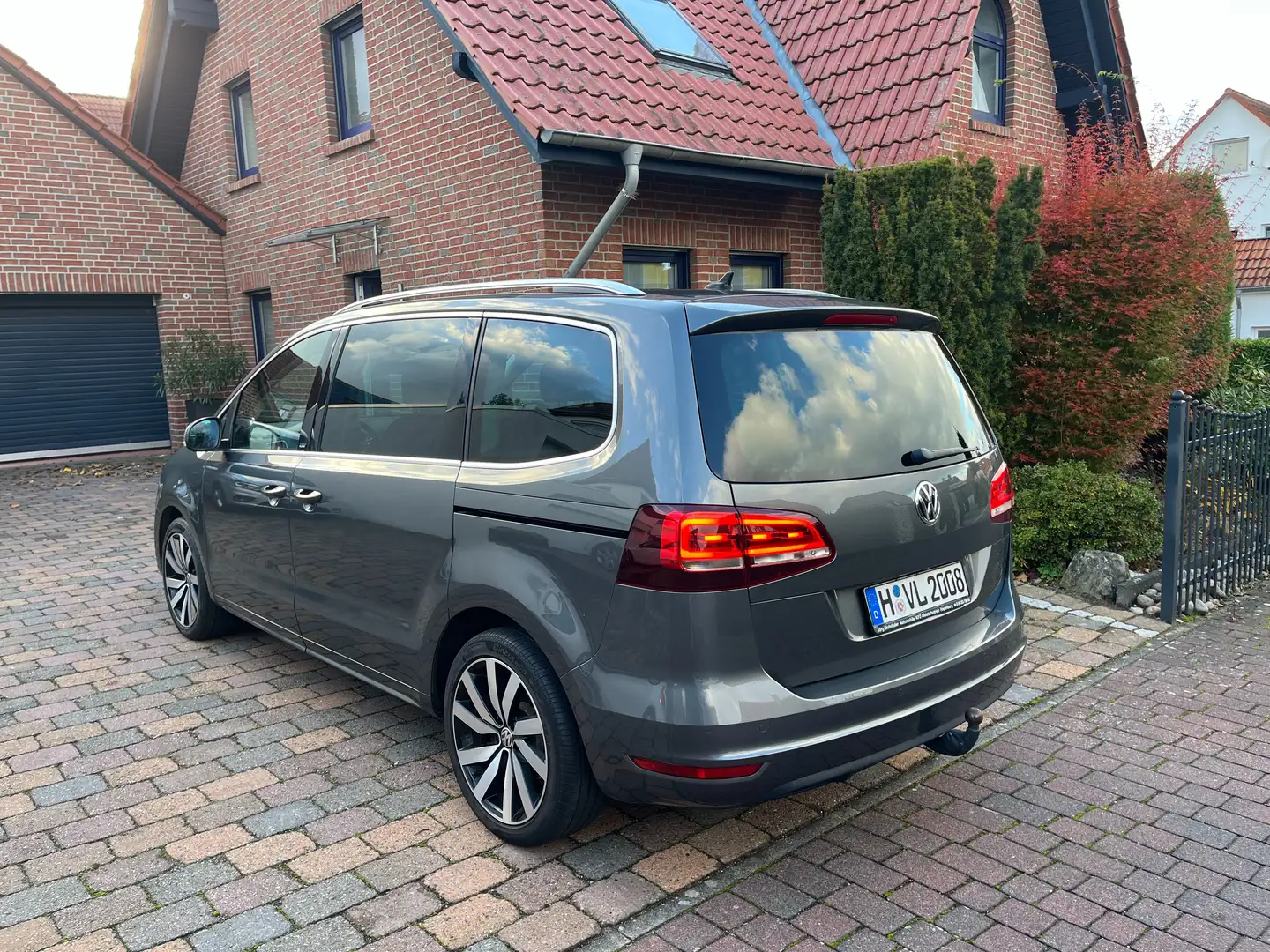 Volkswagen Sharan Allstar Navi  AHK  Kamera  7 Sitzer DSG WR Xenon Grau - 2