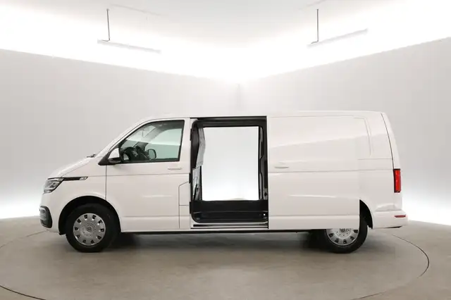 Volkswagen Transporter view 4