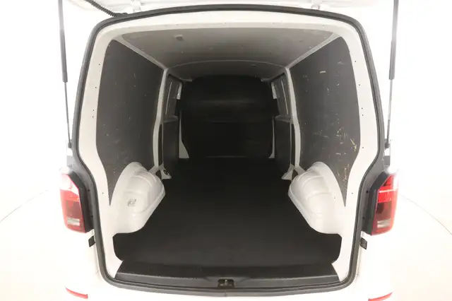 Volkswagen Transporter view 3