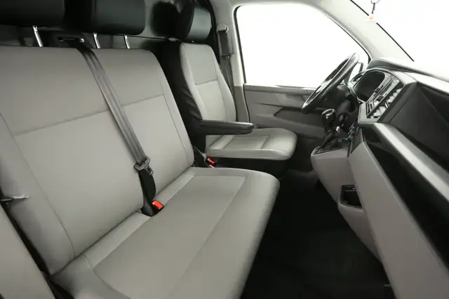 Volkswagen Transporter view 11