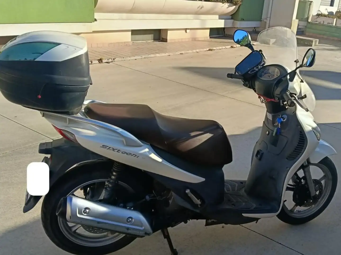 Suzuki Sixteen 150 Wit - 2